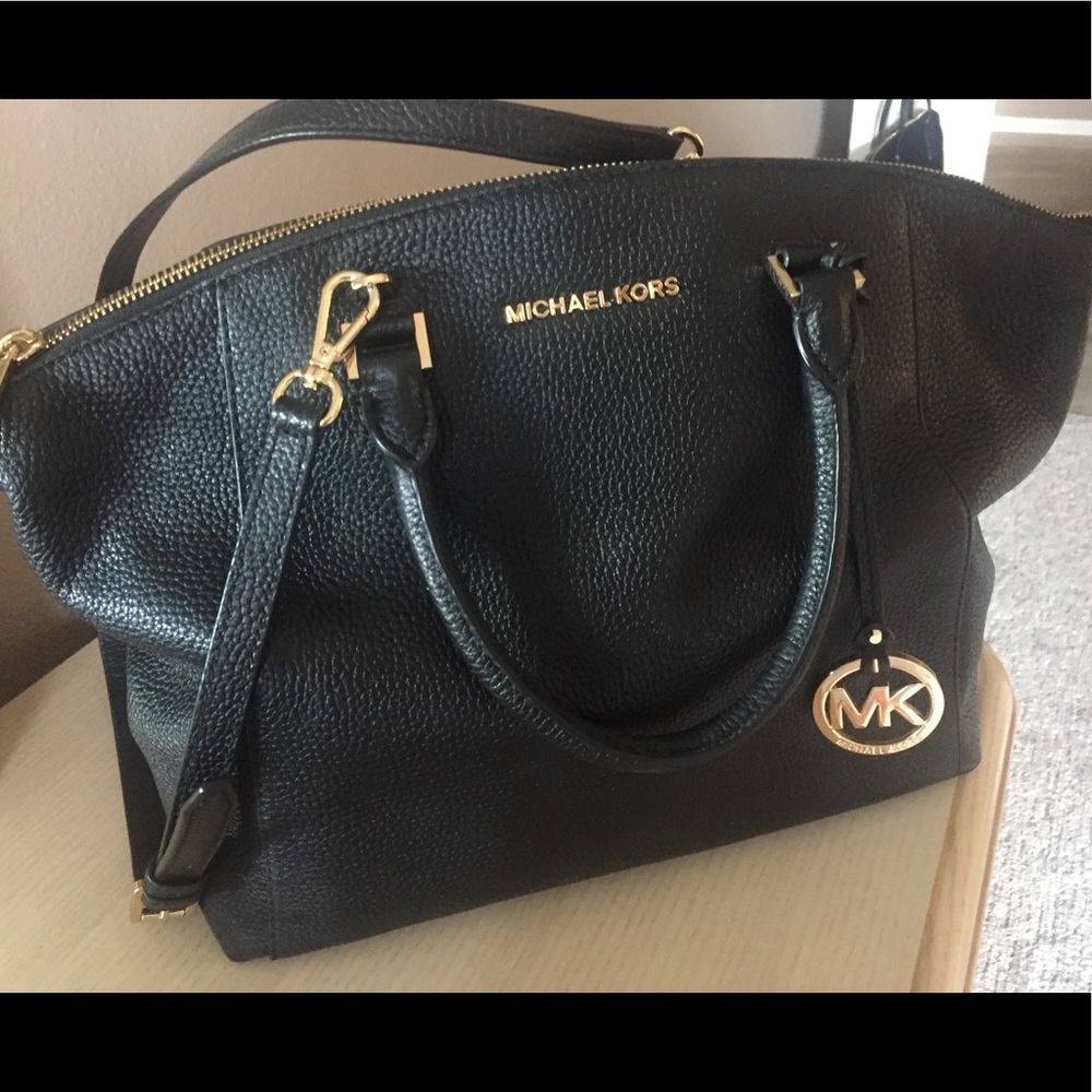 MK RILEY LG LEATHER SATCHEL-Black